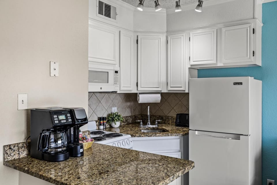 Kitchen or kitchenette, kitchen