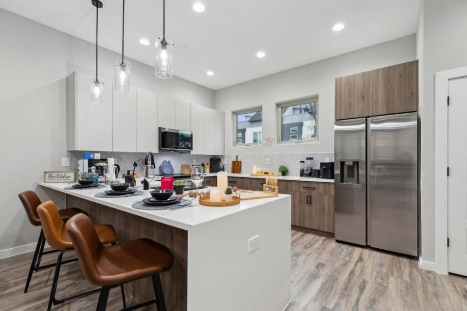The Opal 2BD TowenHouse 7ST Walkable House in Fort Worth