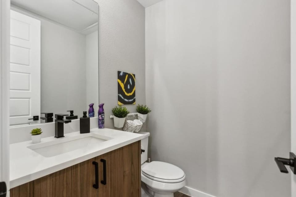 The Larimar 2BD TownHouse 7ST Walkable House in Fort Worth