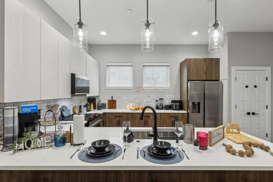 The Larimar 2BD TownHouse 7ST Walkable House in Fort Worth