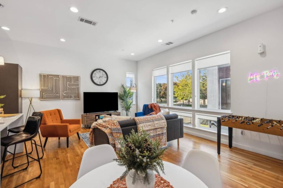 Aquara 2BD Townhouse DownTown Walkable House in Dallas