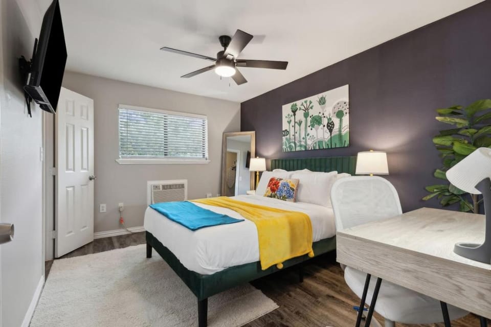 Prime 1BD Close to the Action of AT and T Apartment in Arlington