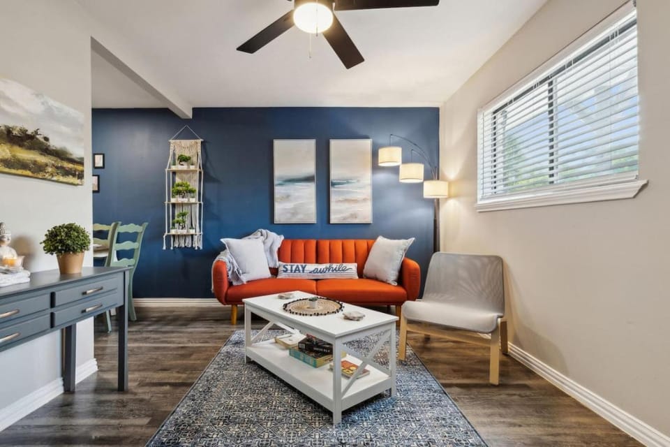 Prime 1BD Close to the Action of AT and T Apartment in Arlington