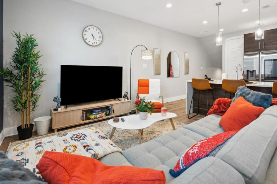 The Charm 2BD In the Heart of Magnolia House in Fort Worth