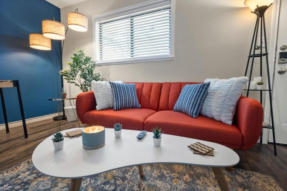 Pleasant 1BD AT and T Walkable Apartment in Arlington