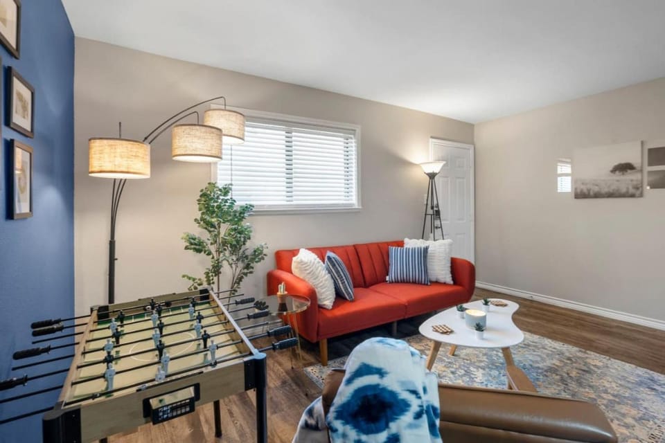 Pleasant 1BD AT and T Walkable Apartment in Arlington
