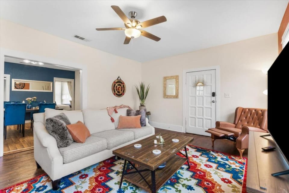 Uplifting 2BD House in the heart of FortWorth House in Fort Worth