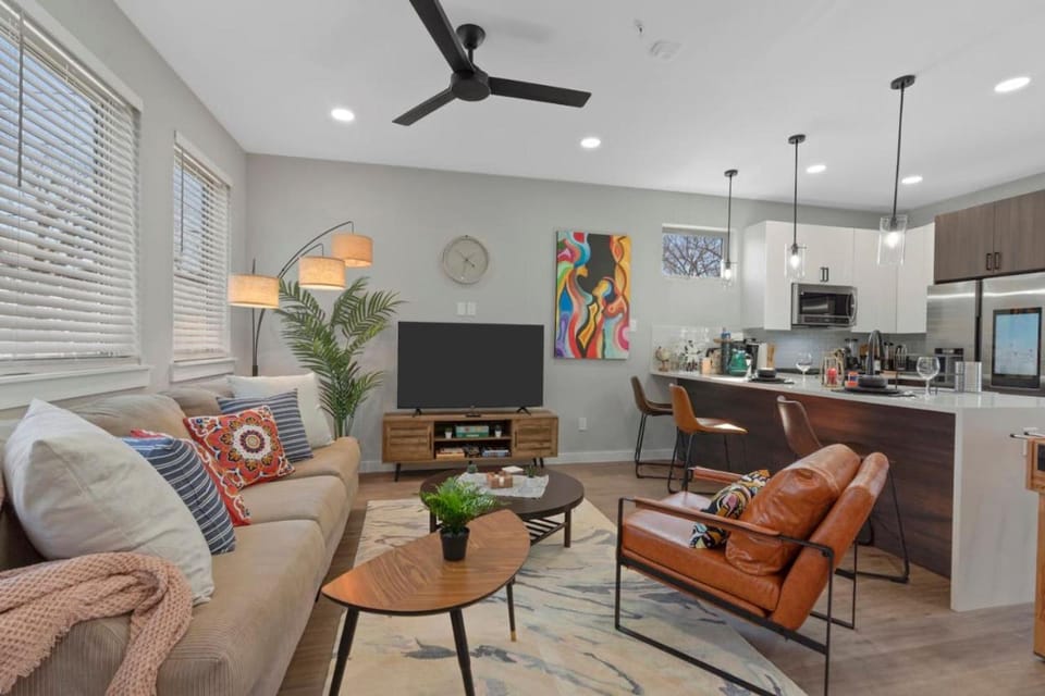 A La mode 2BD Townhouse 7TH St walkable House in Fort Worth
