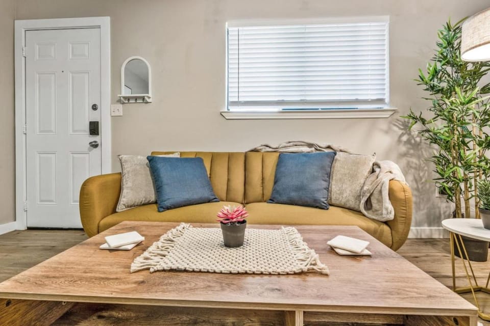 AT and T Walkable 1BD unit Live the Excitement Apartment in Arlington