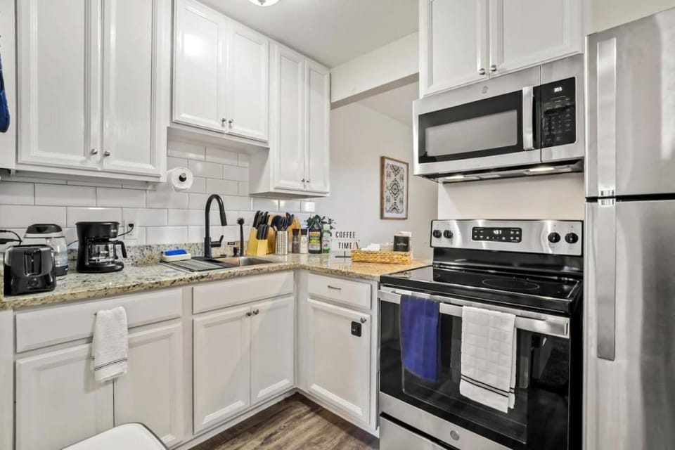 Stay Close to the Action 1BD AT and T Walkable Apartment in Arlington