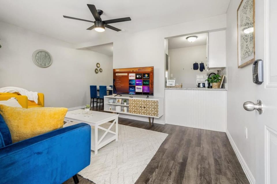 Stay Close to the Action 1BD AT and T Walkable Apartment in Arlington