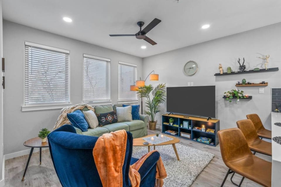 Elegant 2BD Townhome 7TH St Walkable House in Fort Worth