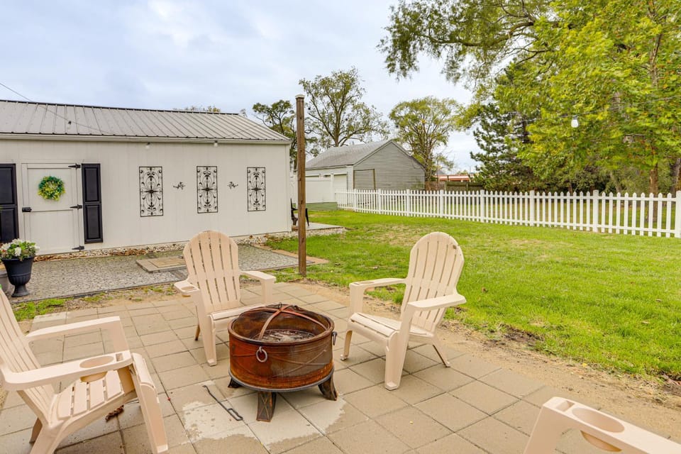 2 Mi to Dtwn Charming Sandusky Getaway with Hot Tub House in Sandusky