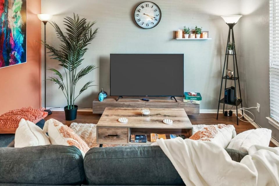 Vivid 1BD TCU Walkable Apartment in Fort Worth
