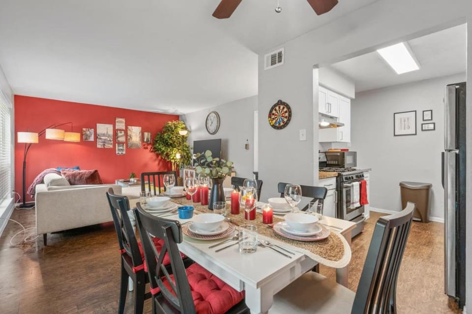 Intimate 2BD TCU Walkable Apartment in Fort Worth
