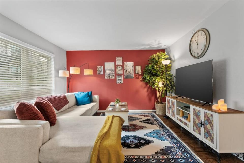 Intimate 2BD TCU Walkable Apartment in Fort Worth
