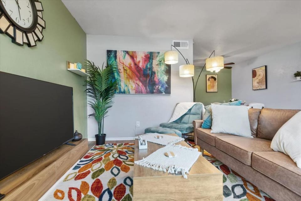 Artistic 1BD TCU Walkable Apartment in Fort Worth