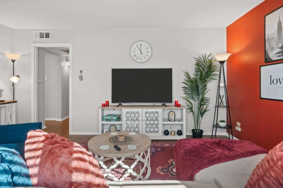Passionate 2BD TCU Walkable Apartment in Fort Worth