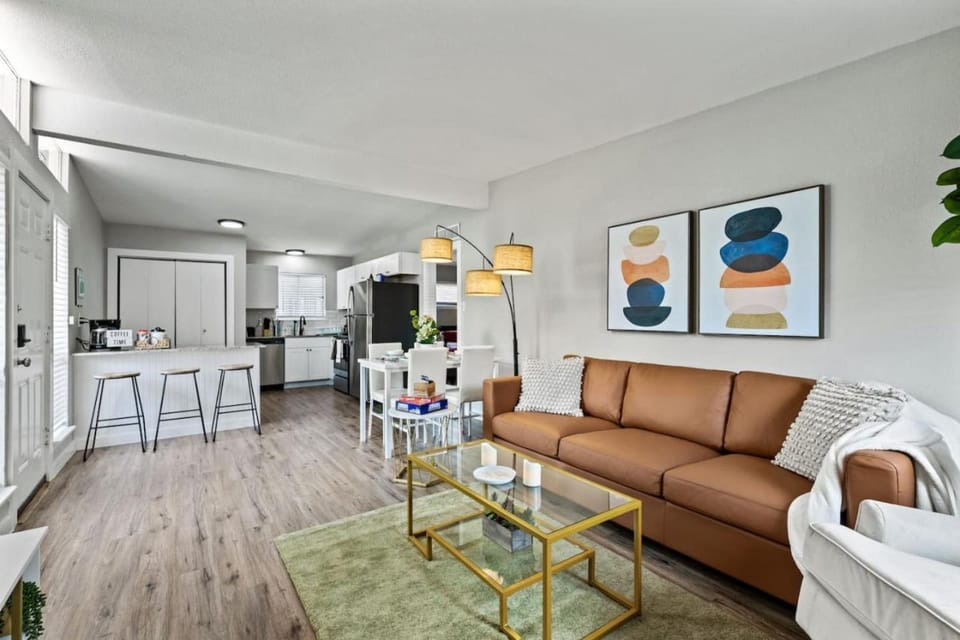 Minutes away from all the action 2BD AT and T Walkable Apartment in Arlington
