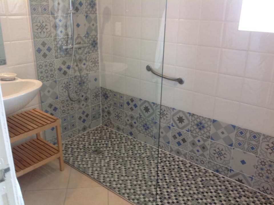 Bathroom, Photo of the whole room