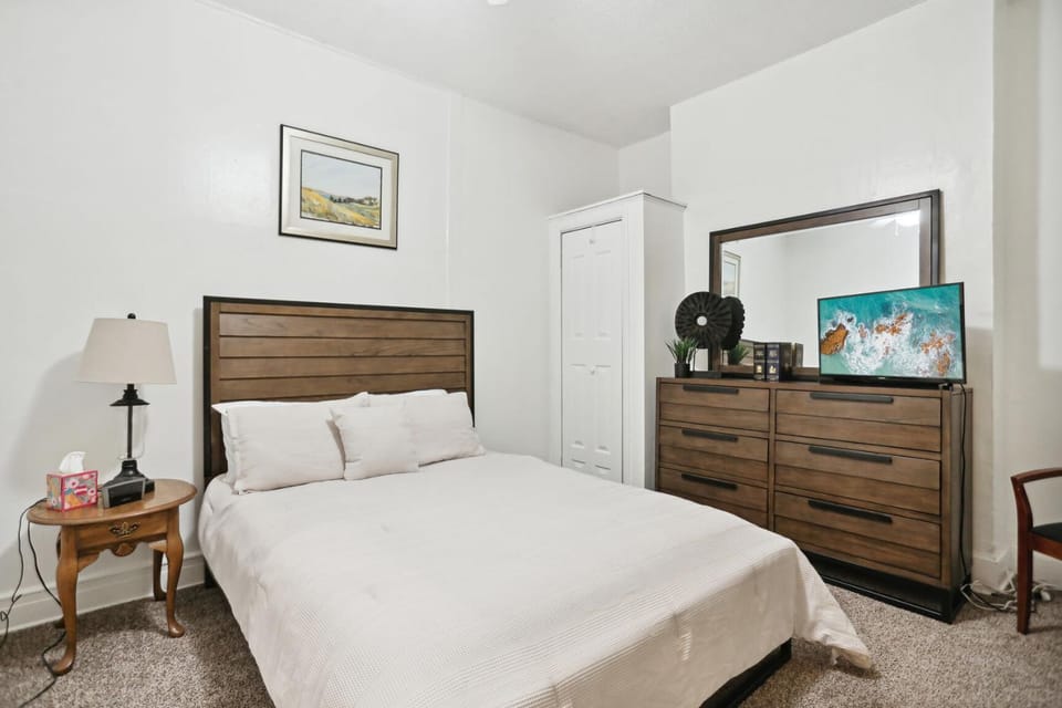 Stylish Redbrick 2BR in Heart of DC Apartment in District of Columbia