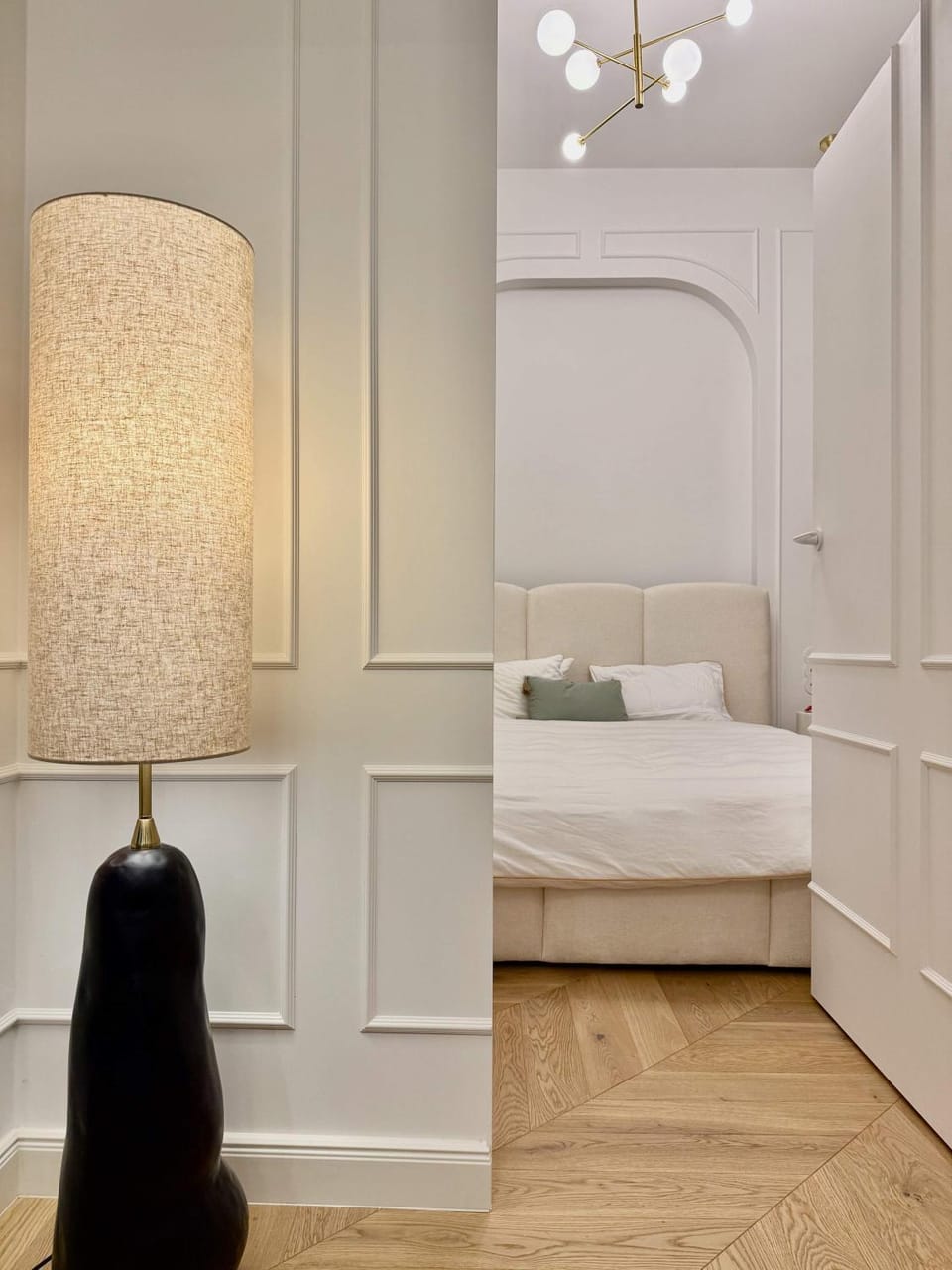 Bed, Living room, Seating area, Bedroom