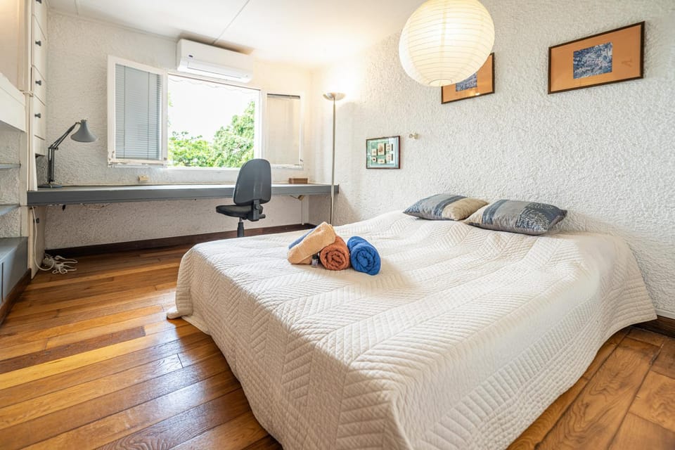 Bed, Photo of the whole room, Bedroom, air conditioner