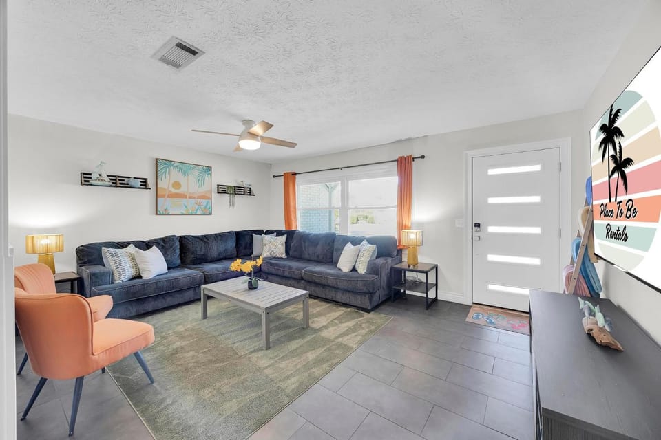 Seaside Paradise - Pool! Spa! Game Room! 12 Beds! House in Palm Valley