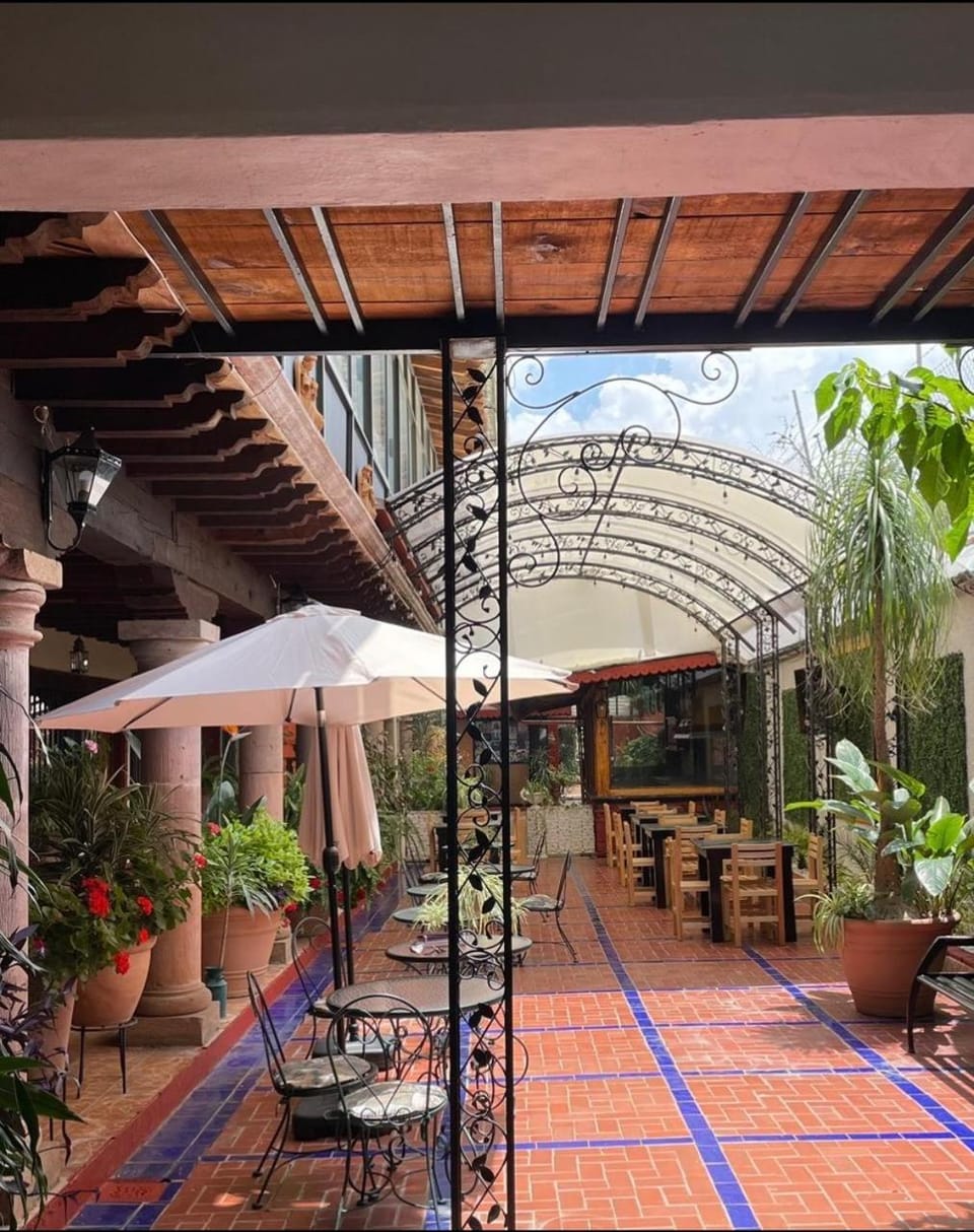 Patio, Restaurant/places to eat, Day, Balcony/Terrace, Banquet/Function facilities