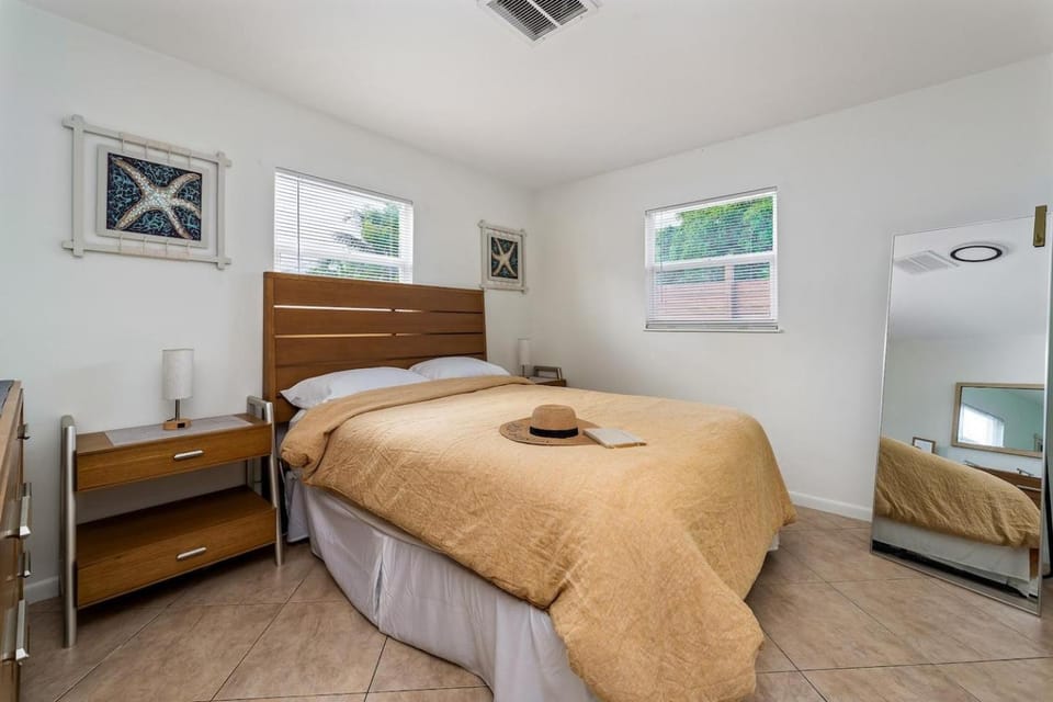 Flamingo VillaPrivate YardWalk to Atlantic Ave! Villa in Delray Beach