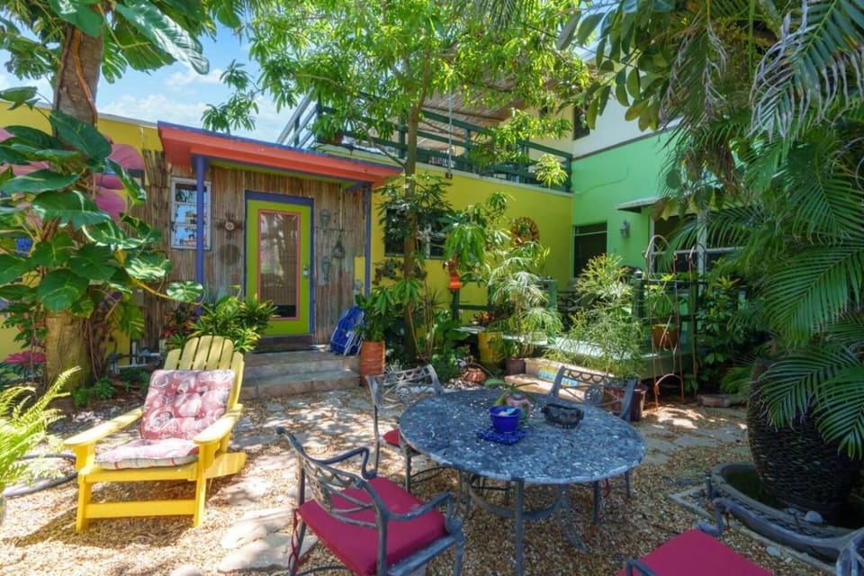 Zen Beach House, Steps From Atlantic Ave and Beach Apartment in Delray Beach