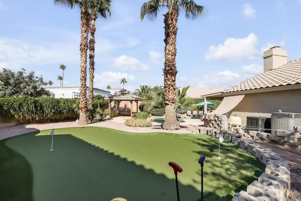 Palms of Paradise Oasis House in Glendale