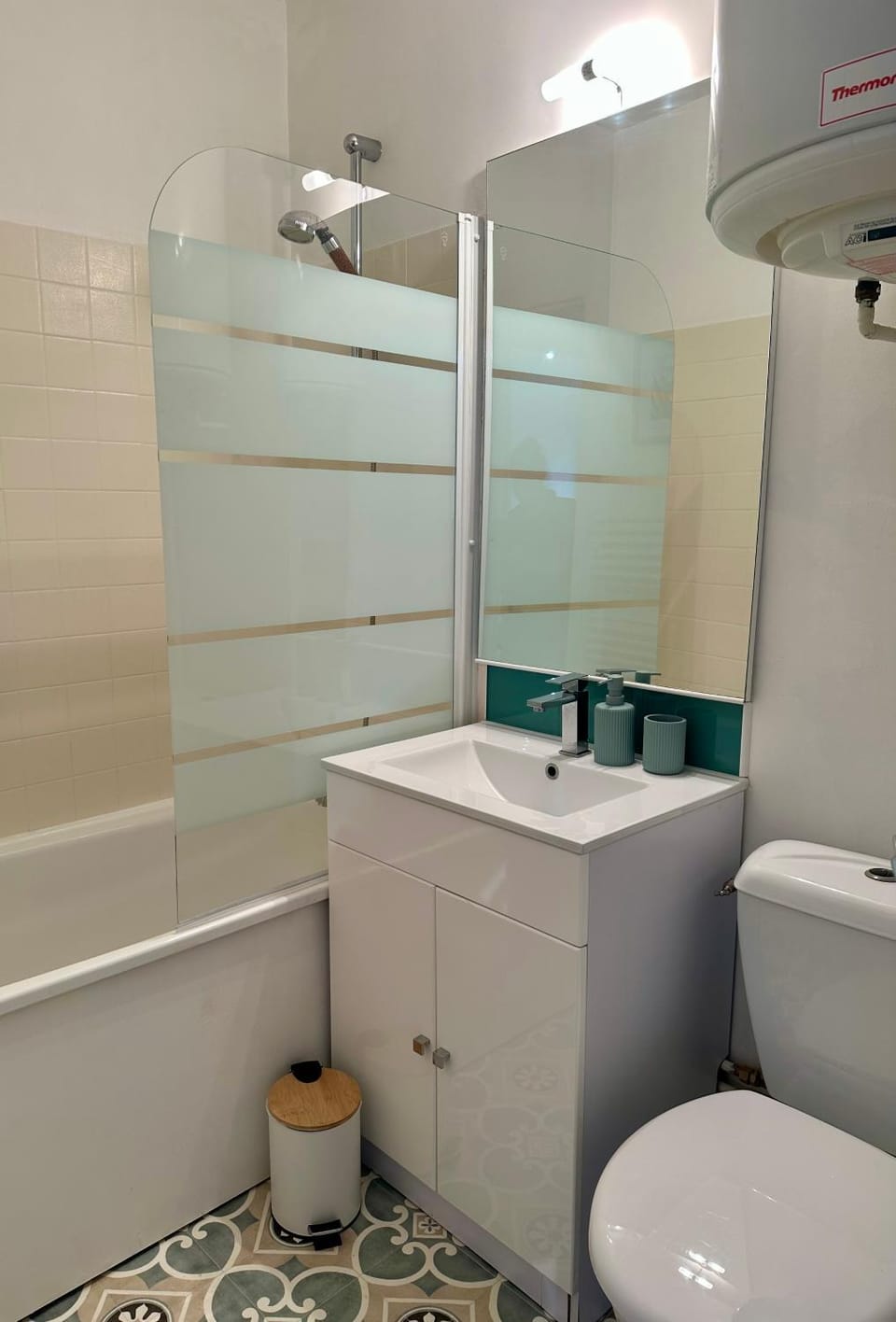 Shower, Toilet, Bathroom, flat iron, hair dryier