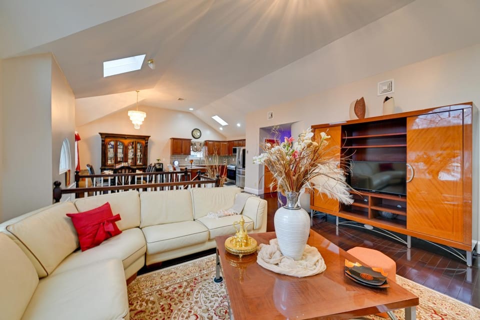 Near Hospitals & Universities: Baldwin Apt w/ Deck Apartment in Baldwin