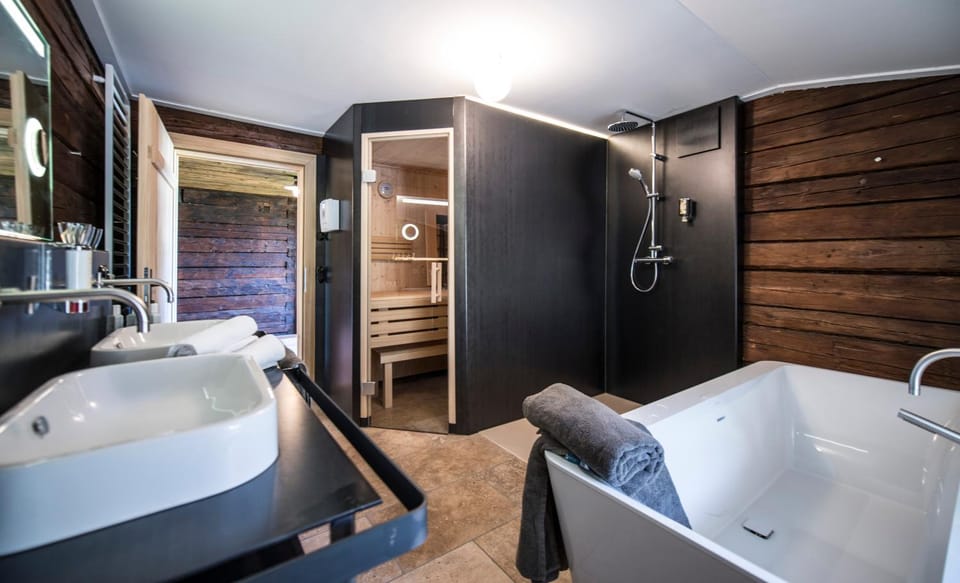 Sauna, Bathroom