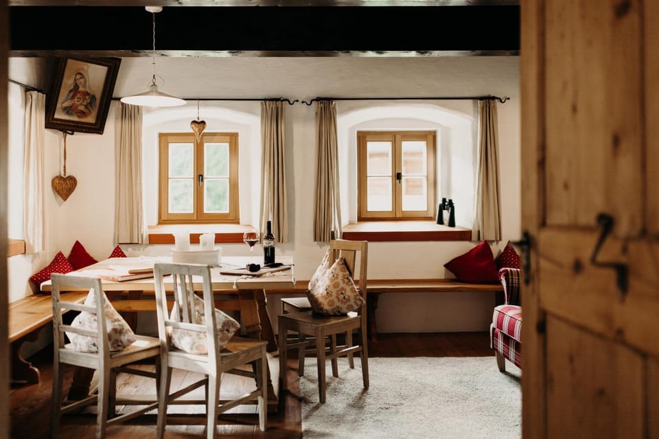 Communal lounge/ TV room, Living room, Banquet/Function facilities, Seating area, Dining area