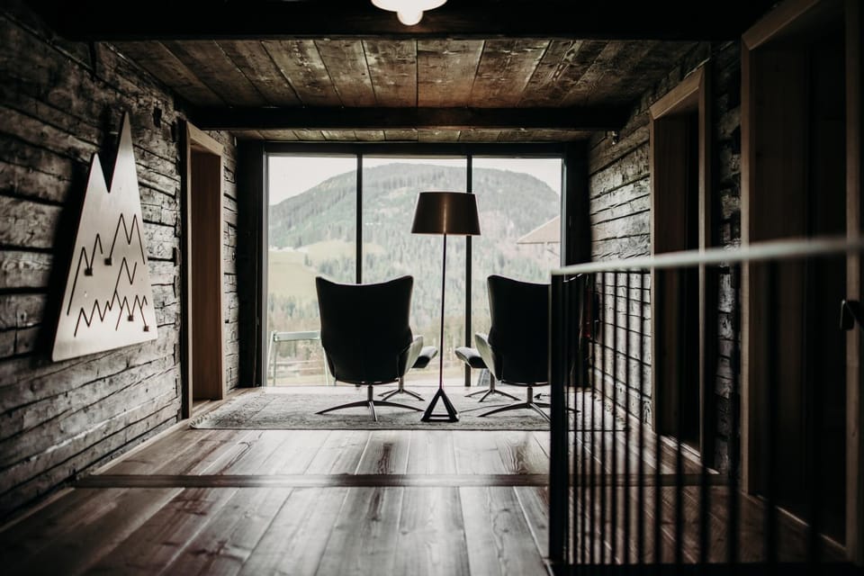 Communal lounge/ TV room, Seating area, Mountain view