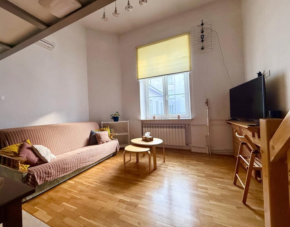 Communal lounge/ TV room, Bed, TV and multimedia, Living room, Photo of the whole room, Seating area, Evening entertainment, Bedroom