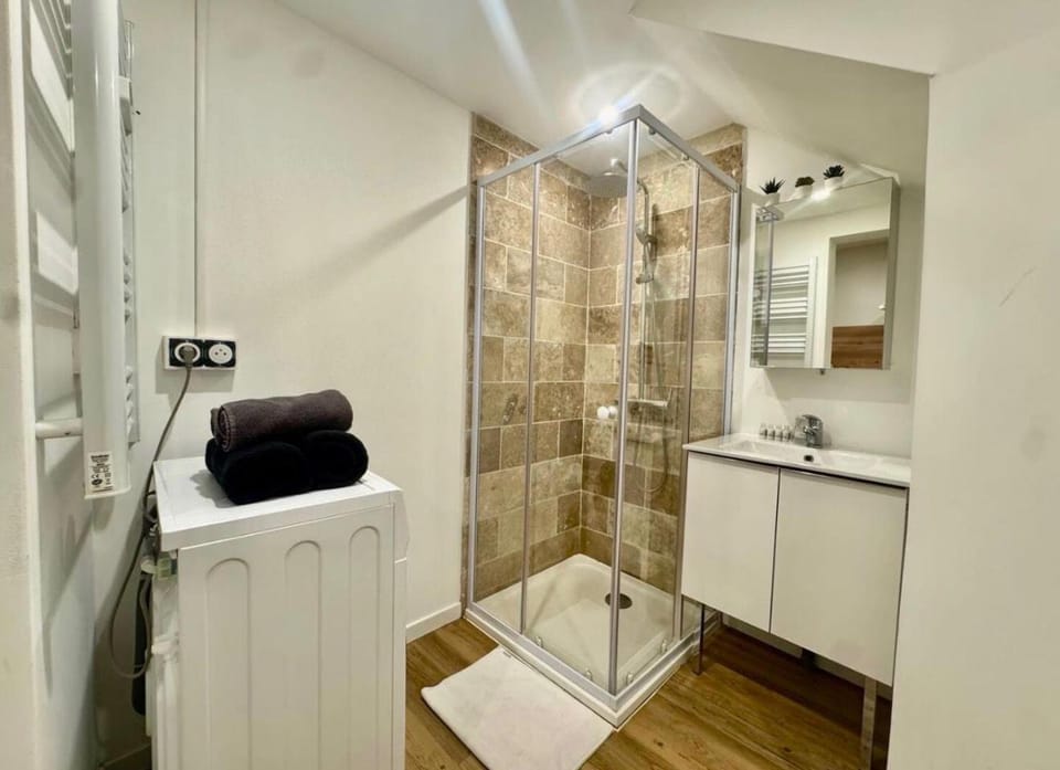 Jolie studio - 2 personnes - Saint laurent du Var Apartment in Nice