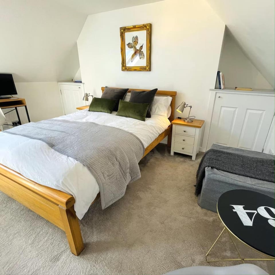 Bed, Photo of the whole room, Bedroom