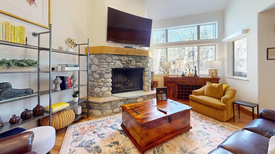Bridgepoint Condo 16 House in Ketchum