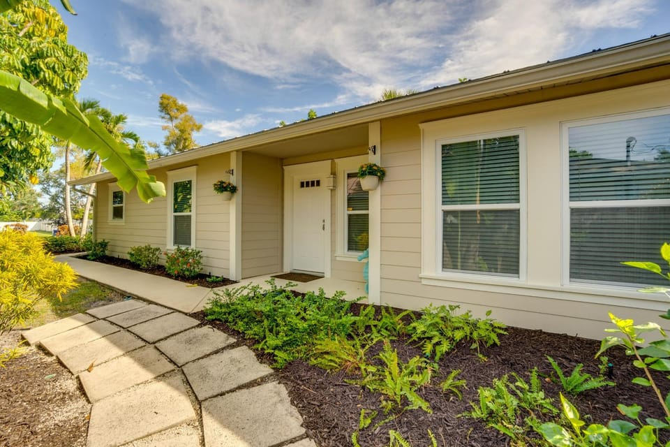 Walk to the Bay: Family-Friendly Oasis in Sarasota House in Vamo