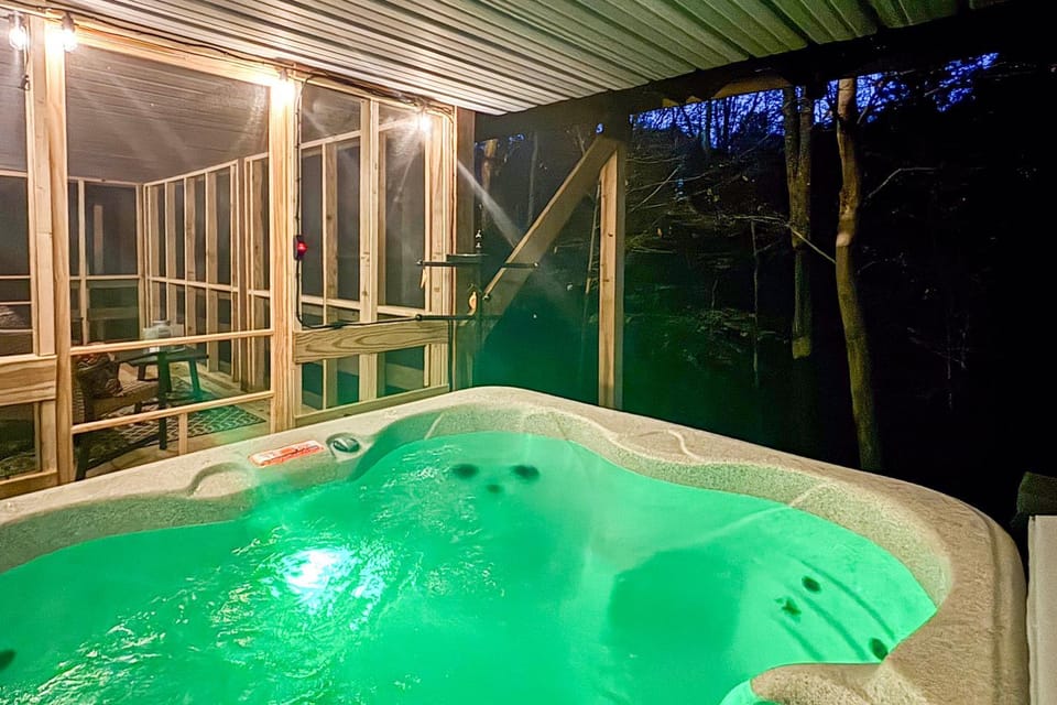 Lake Access & Hot Tub! Serene Rockbridge Cabin Cabin in Perry Township