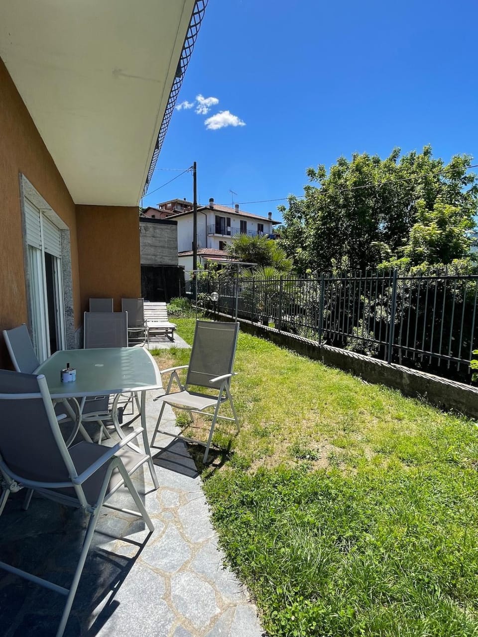 Property building, Patio, Spring, Day, Garden, Garden view, sunbed
