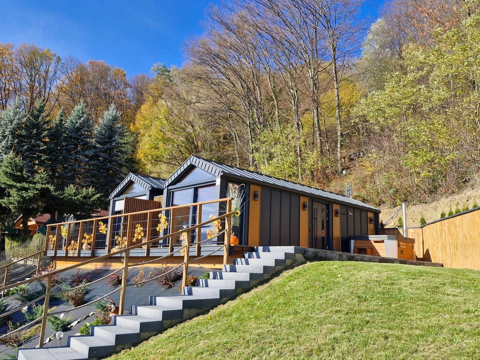 Property building, Spring, Day, Natural landscape, Garden, Garden view