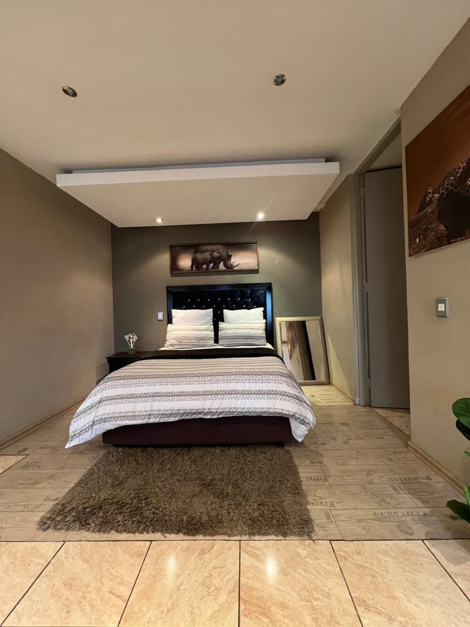 Ten double zero five Apartment in Johannesburg