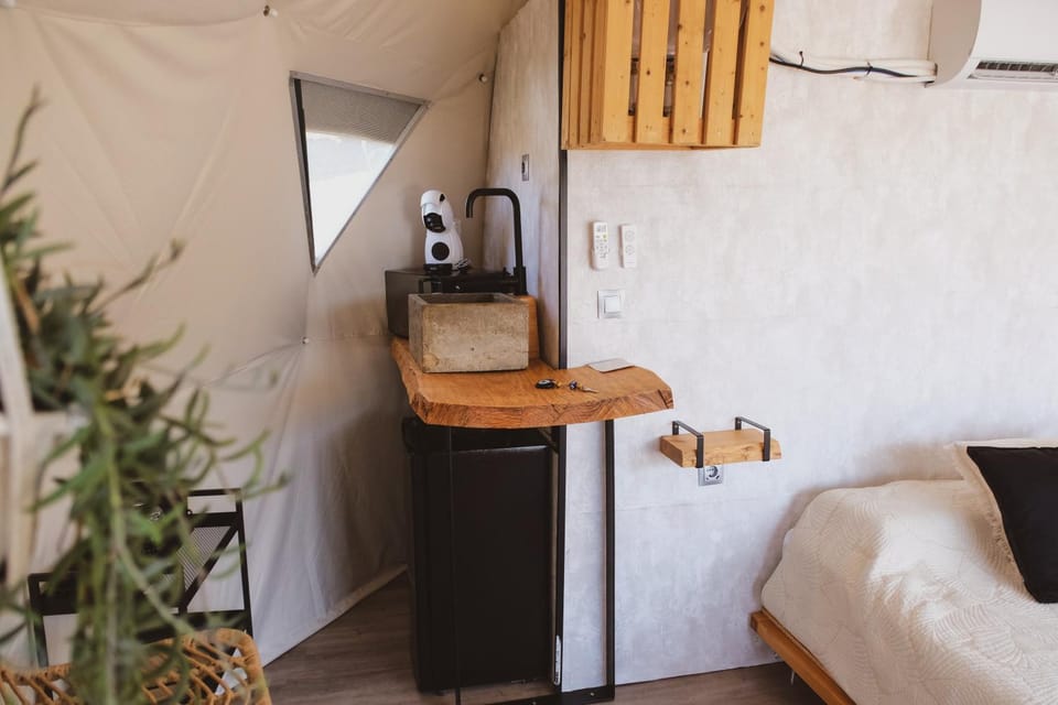 Kitchen or kitchenette, Photo of the whole room, minibar
