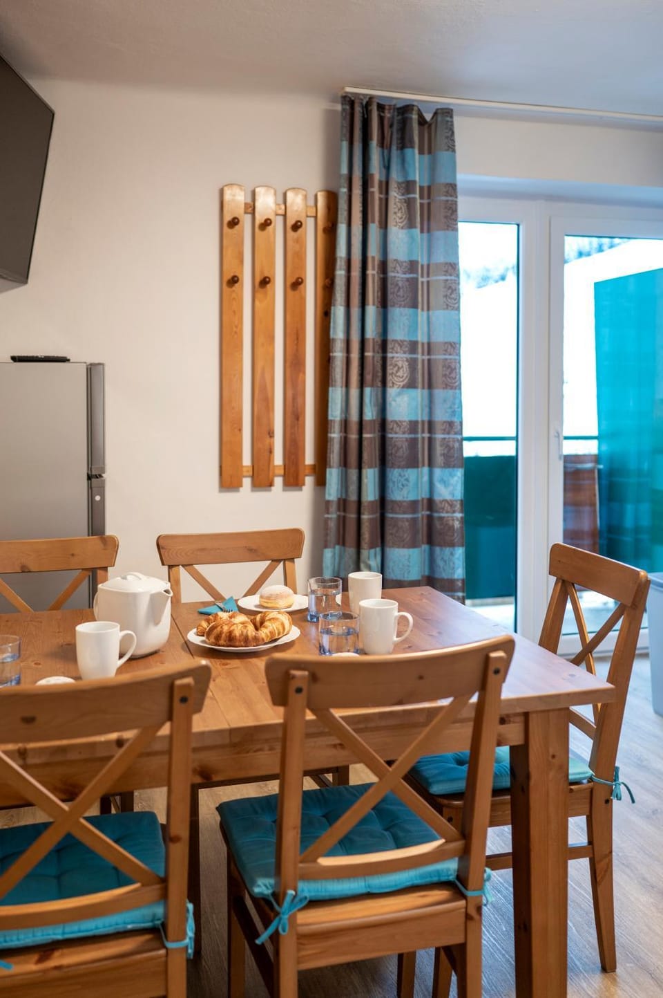Seating area, Dining area