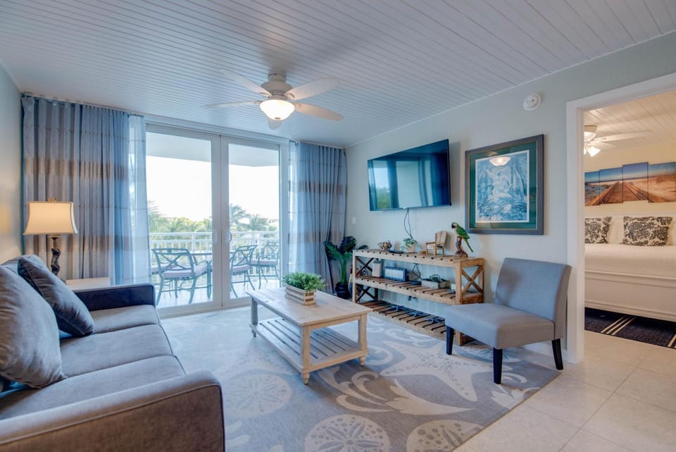 The Grand Cayman | Beautifully Remodeled Key West Condo! House in Key West