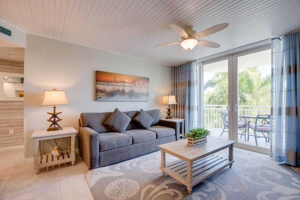 The Grand Cayman | Beautifully Remodeled Key West Condo! House in Key West
